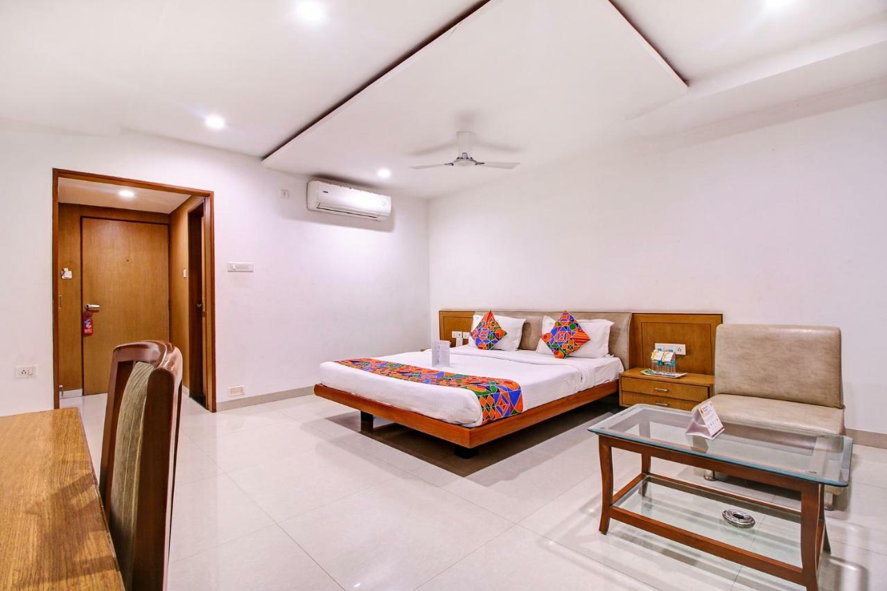 Fabhotel Syberitic Suites Gachibowli - Fully Vaccinated Staff Kondapur  Eksteriør billede