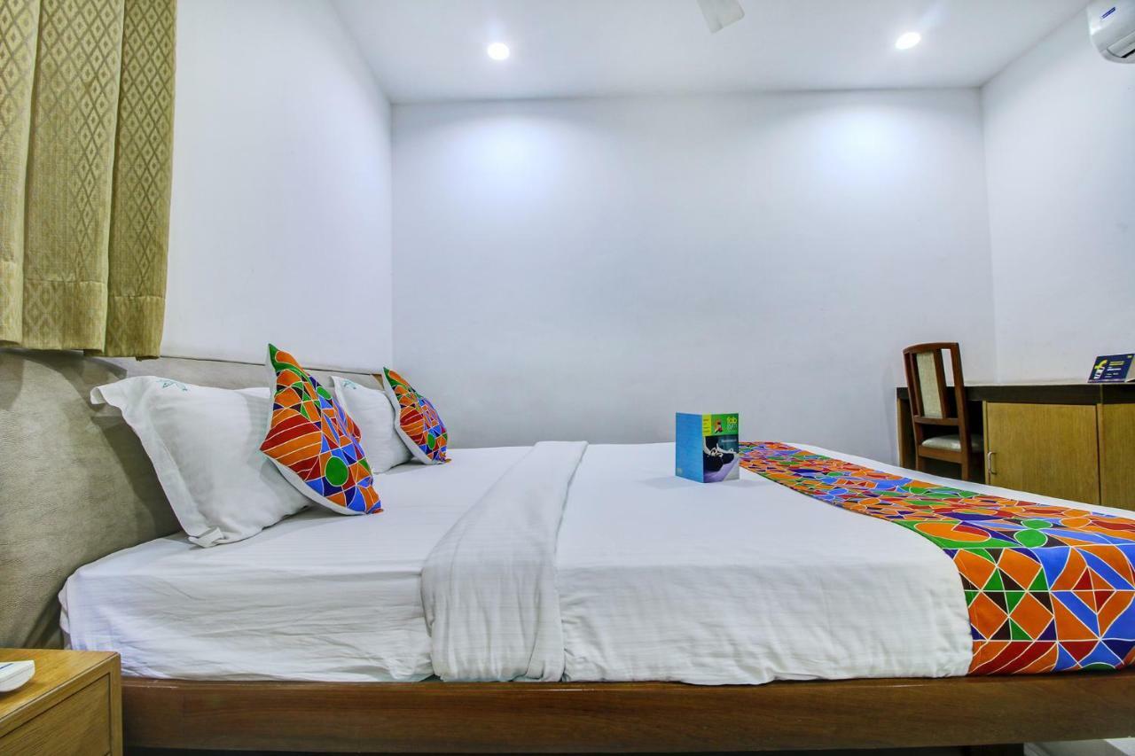 Fabhotel Syberitic Suites Gachibowli - Fully Vaccinated Staff Kondapur  Eksteriør billede