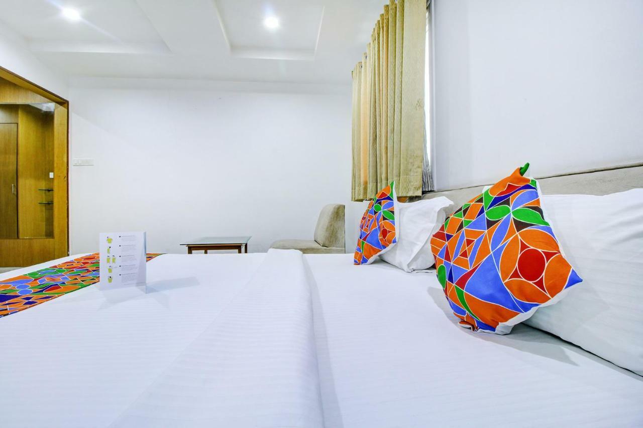 Fabhotel Syberitic Suites Gachibowli - Fully Vaccinated Staff Kondapur  Eksteriør billede