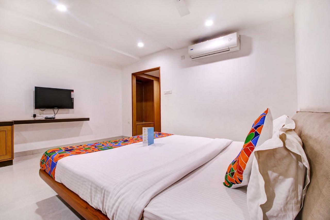 Fabhotel Syberitic Suites Gachibowli - Fully Vaccinated Staff Kondapur  Eksteriør billede