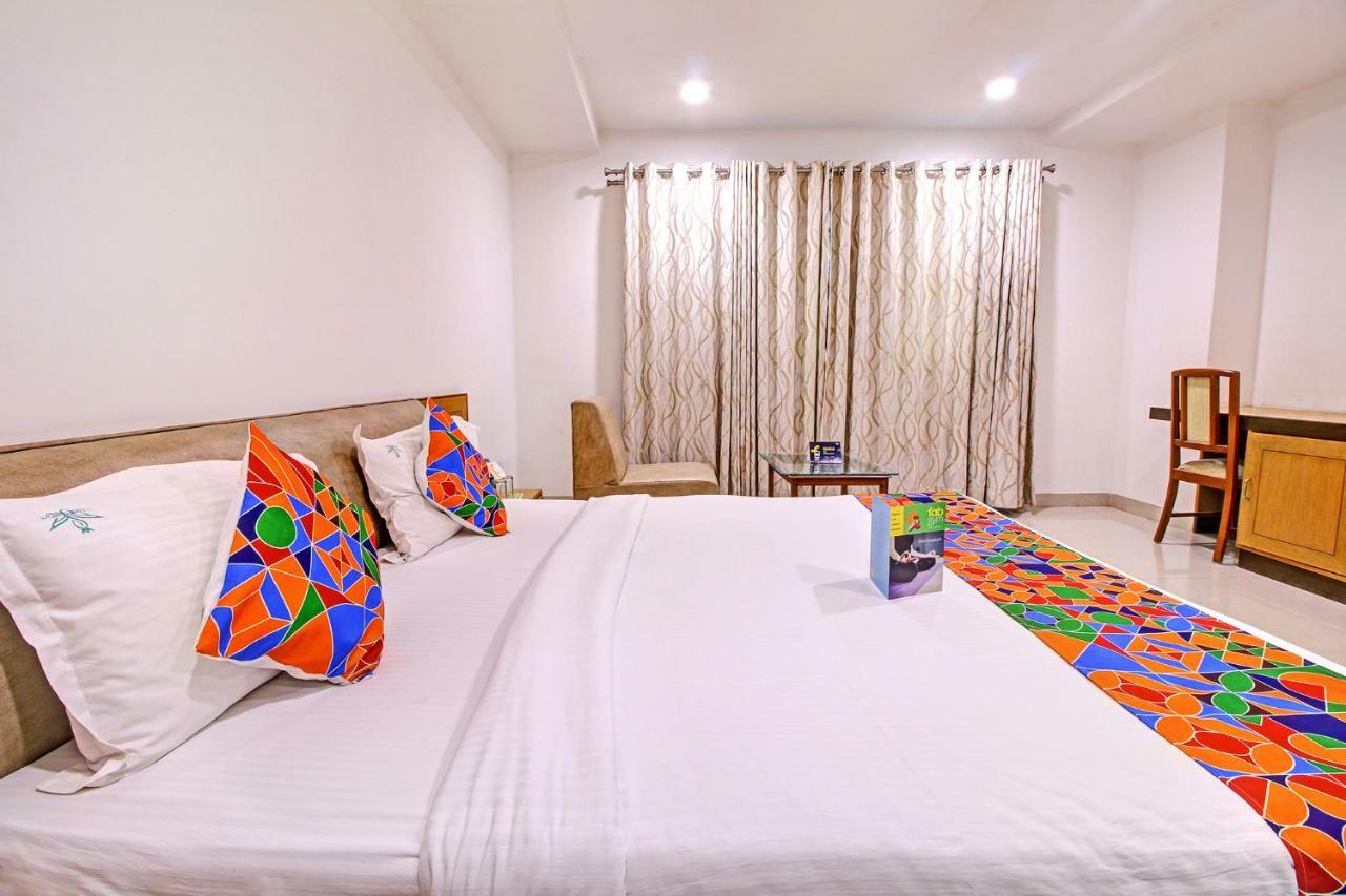 Fabhotel Syberitic Suites Gachibowli - Fully Vaccinated Staff Kondapur  Eksteriør billede