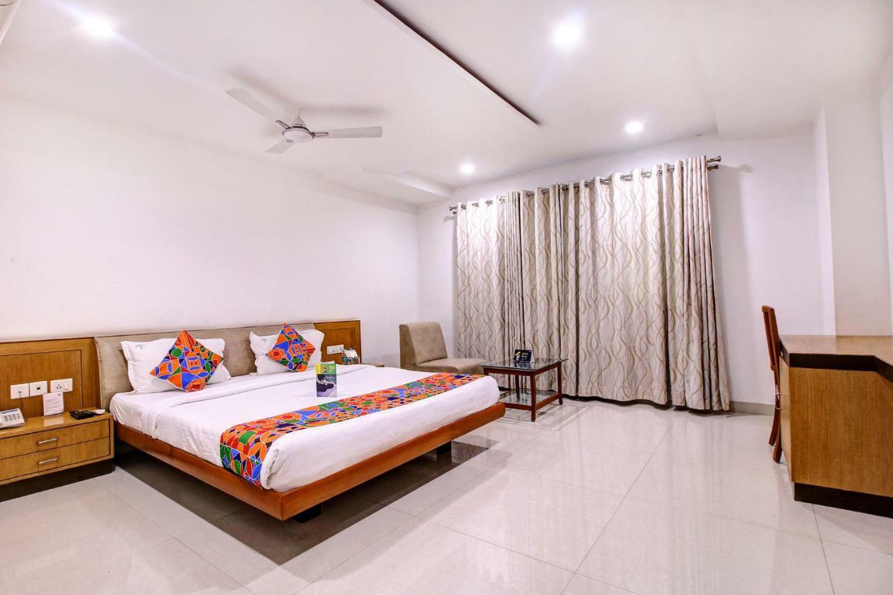 Fabhotel Syberitic Suites Gachibowli - Fully Vaccinated Staff Kondapur  Eksteriør billede