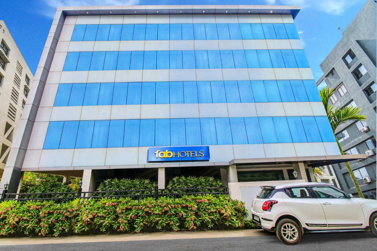 Fabhotel Syberitic Suites Gachibowli - Fully Vaccinated Staff Kondapur  Eksteriør billede